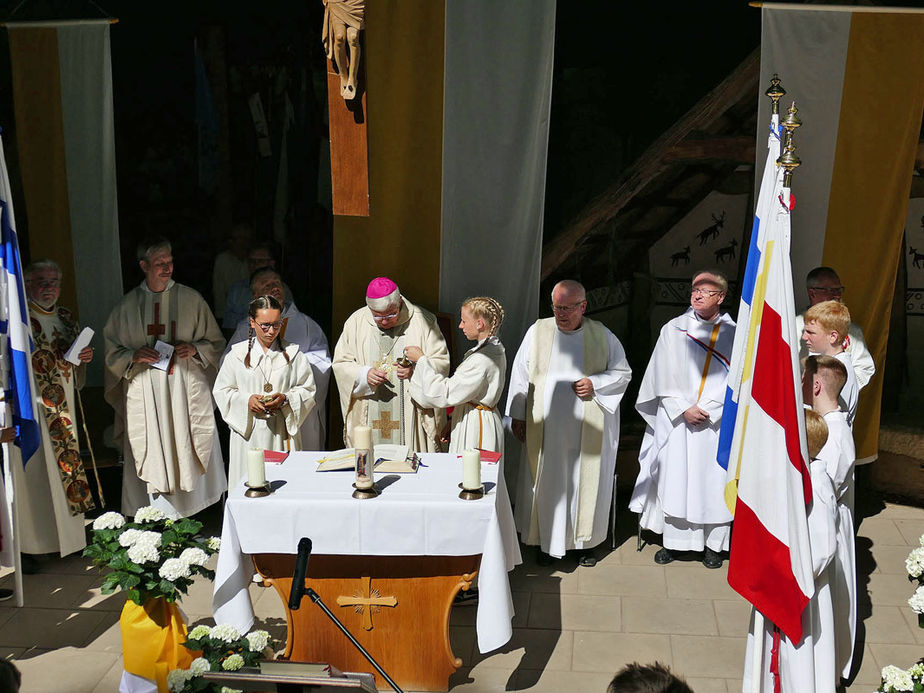 Festgottesdienst zum 1.000 Todestag des Heiligen Heimerads auf dem Hasunger Berg (Foto: Karl-Franz Thiede)